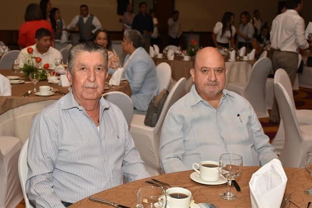 Socios de Coparmex Veracruz asisten al desayuno mensual de octubre