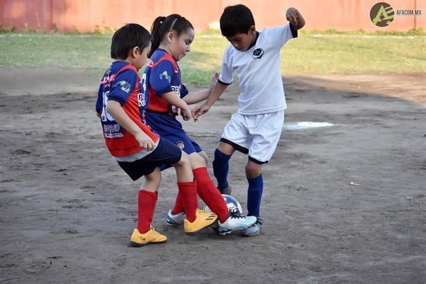 Intensa jornada en la Super Liga de futbol infantil