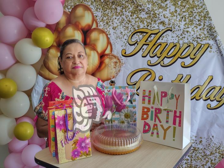 Estela Hernández festejando su aniversario de vida