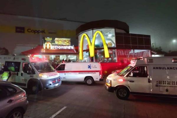 Motorrepartidor es apuñalado por comensal dentro de McDonald´s, en Xalapa