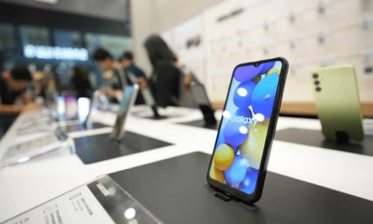 Profeco y IFT llaman a detener bloqueos de celulares