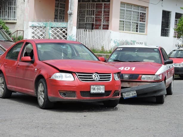 Mujer de Tierra Blanca termina lesionada tras chocar con un taxi