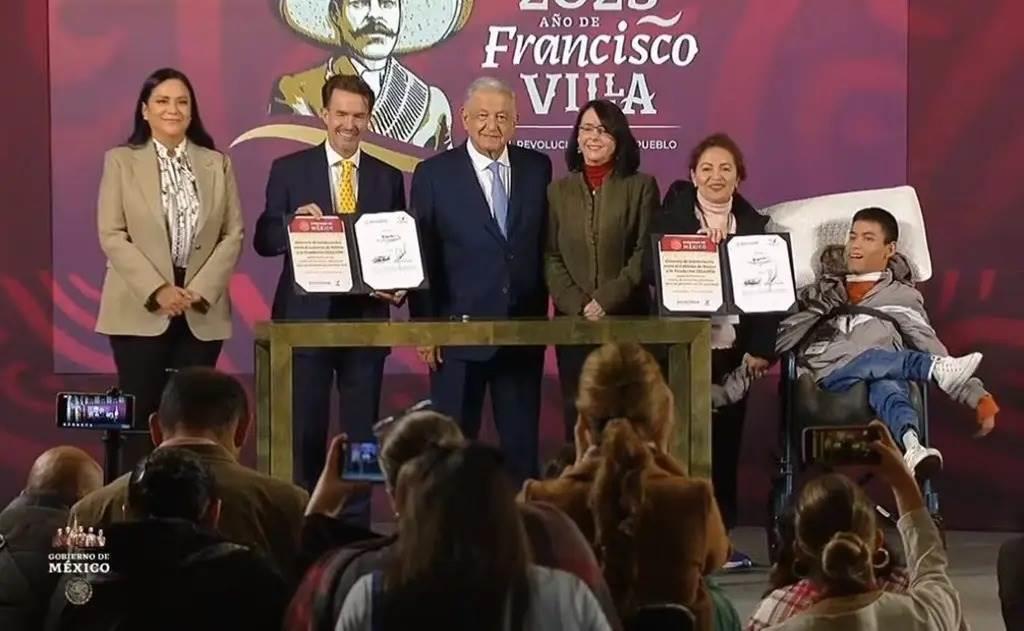 AMLO firma convenio para ofrecer apoyos a personas con discapacidad