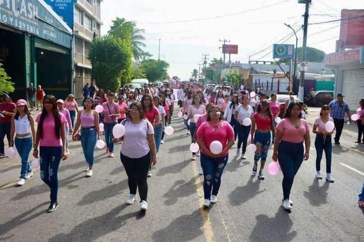 Con marcha, conmemoran Día Mundial contra Cáncer de Mama en Cardel