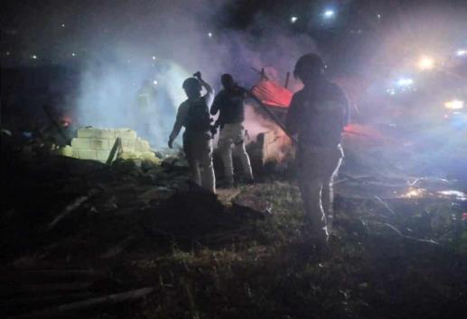 Fuego acaba con humilde vivienda en Predio Del Moral, en Xalapa