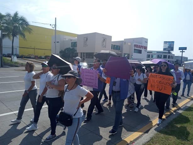 Marchan trabajadores del Poder Judicial, en Veracruz | VIDEO