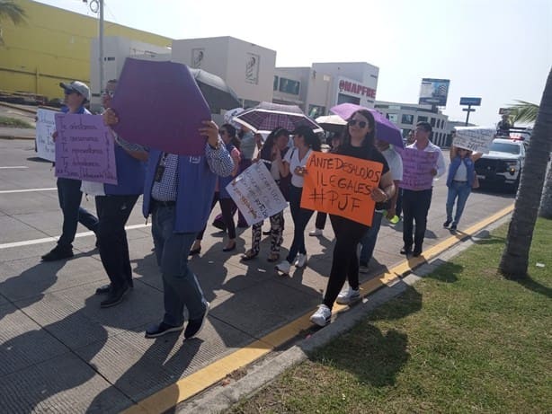 Marchan trabajadores del Poder Judicial, en Veracruz | VIDEO
