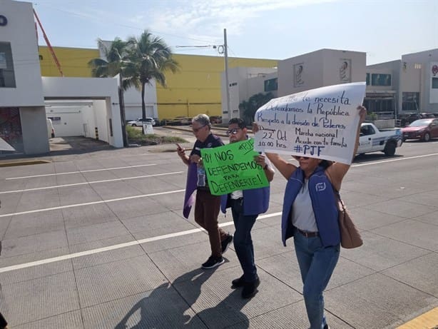 Marchan trabajadores del Poder Judicial, en Veracruz | VIDEO