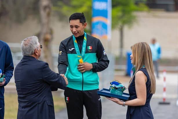 Logra oro, récord y boleto a Olimpiadas