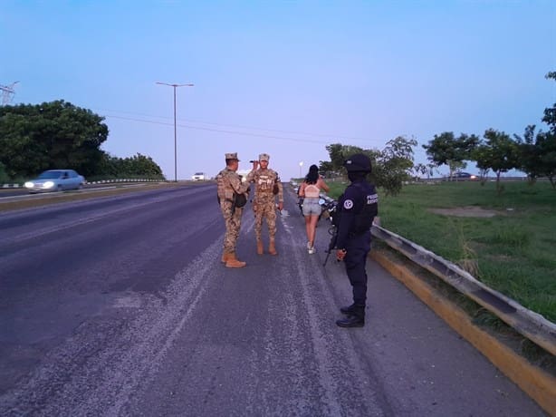 Jóvenes de Veracruz provocan accidente vehicular e impactan a ciclista