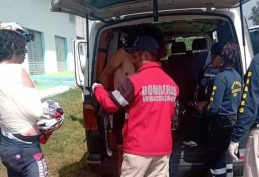 Ciclistas son atropellados por vehículo en la carretera Fortín-Huatusco