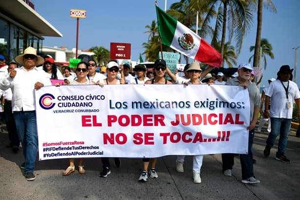 Marchan trabajadores del Poder Judicial de la Federación en Boca del Río