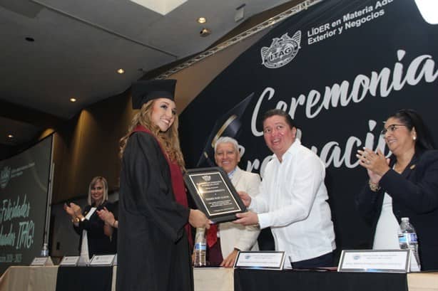 Llevan a cabo emotiva ceremonia de graduación de ITAG Universidad