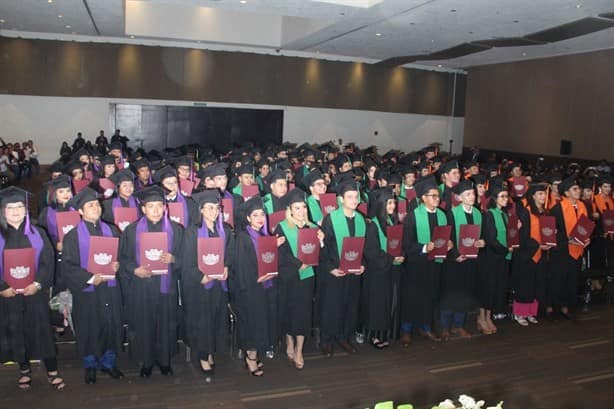 Llevan a cabo emotiva ceremonia de graduación de ITAG Universidad