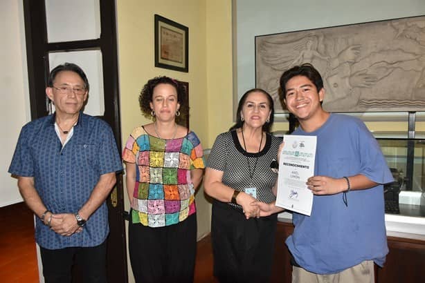 Alumnos de Isidro Laisequilla presentan exposición fotográfica