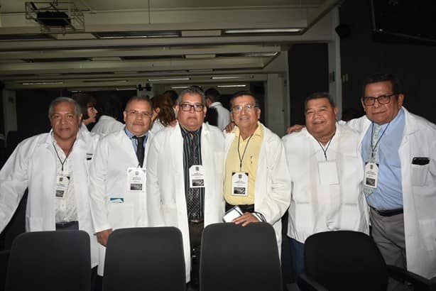 Exalumnos de la Facultad de Medicina de la UV celebran 40 años de egresados