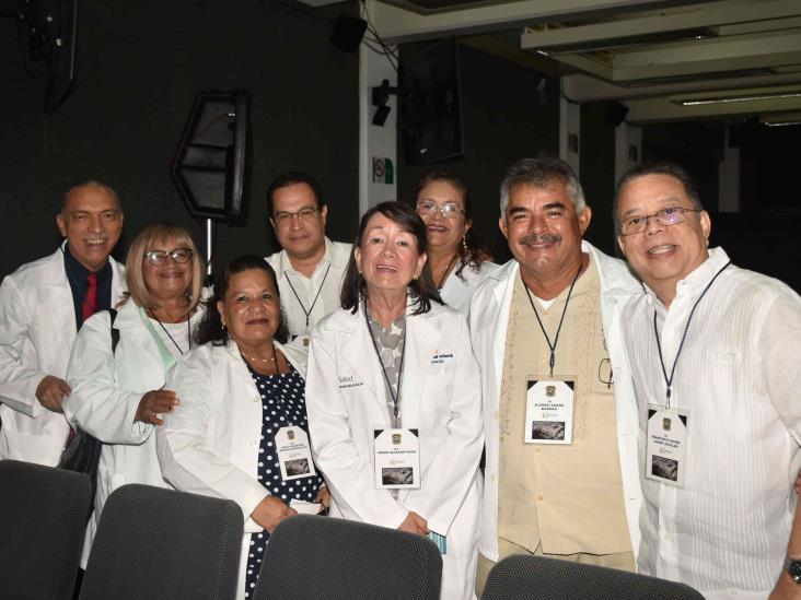 Exalumnos de la Facultad de Medicina de la UV celebran 40 años de egresados