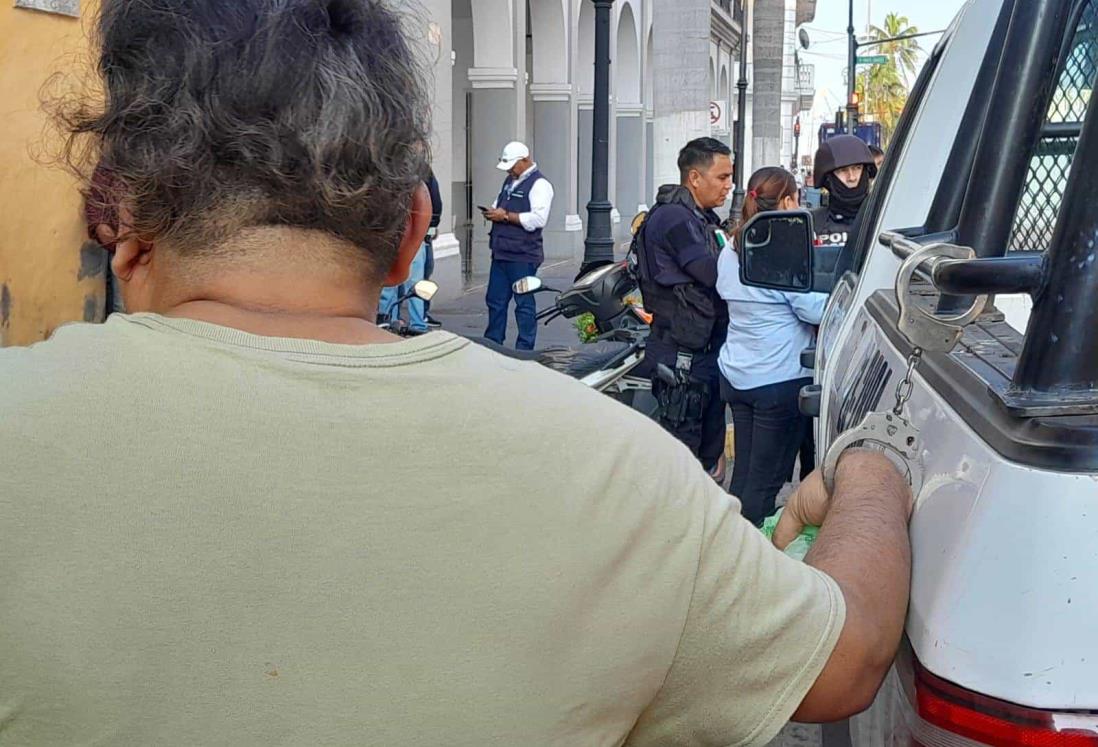 Detienen a presunto acosador en Veracruz; ya tiene harta a ex compañera de trabajo | VIDEO