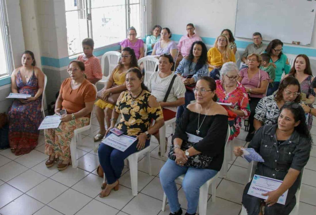 Impulsan talleres para mejorar la economía de las boqueñas