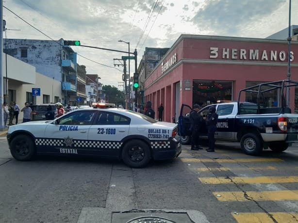 Patrulla choca contra camioneta con abuelitos en Veracruz | VIDEO