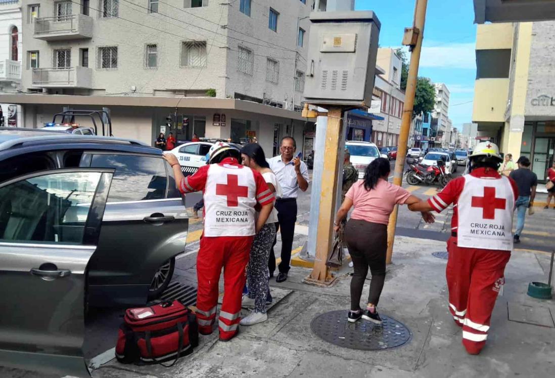 Patrulla choca contra camioneta con abuelitos en Veracruz | VIDEO