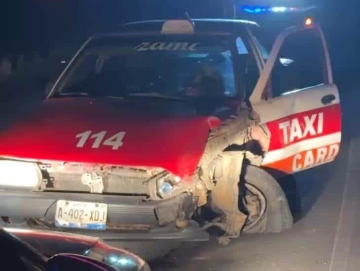 Taxista choca contra una carroza en calles de Cardel, en Veracruz