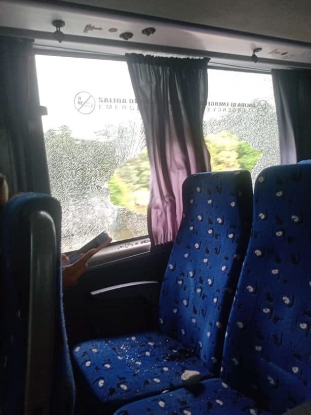 Intentan con piedras asaltar camión de pasaje en Veracruz