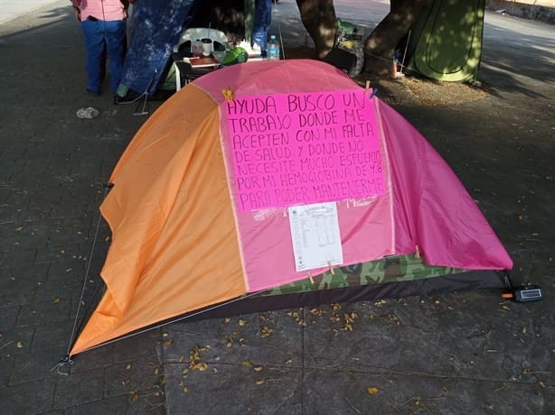 Tras ser despojada de su casa, Miriam vive en la calle, en Boca del Río