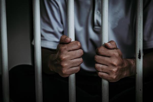 Absuelven a docente acusado de presuntamente violar a su hijo, en Orizaba