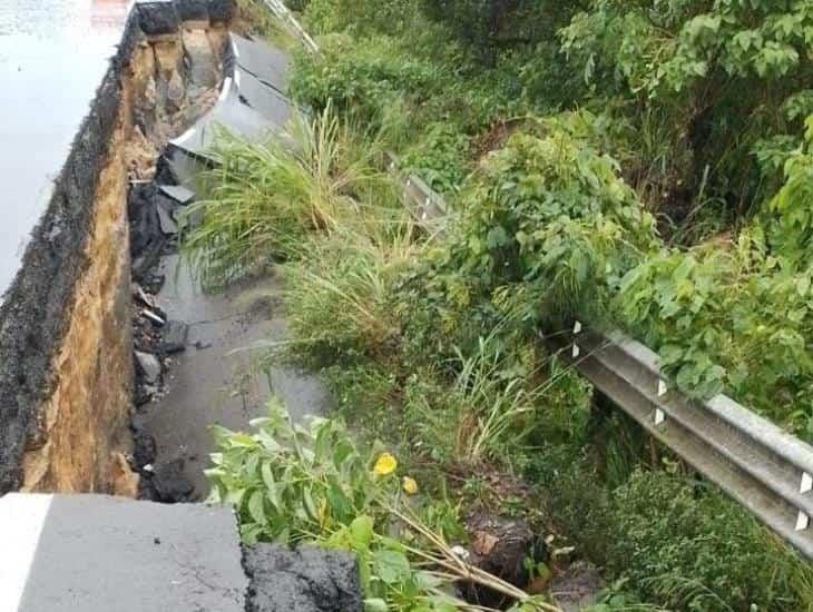 Deslave por lluvias de Frente Frío 6 mantienen reducción de carriles en la Nuevo Teapa - Cosoleacaque