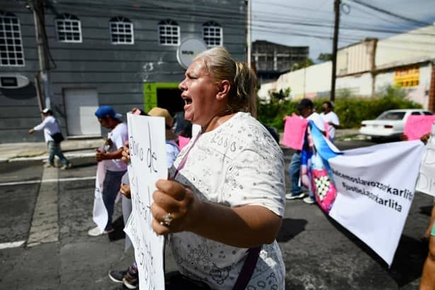 Marchan padres exigiendo médicos neumólogos en Torre Pediátrica en Veracruz | VIDEO