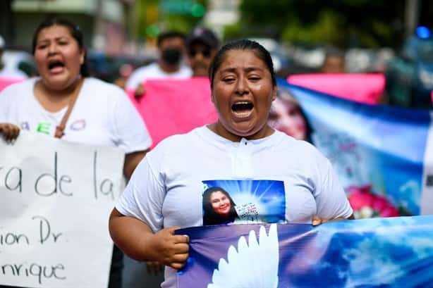 Marchan padres exigiendo médicos neumólogos en Torre Pediátrica en Veracruz | VIDEO