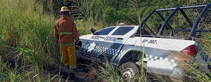 Vuelca patrulla en Alvarado; el oficial perdió el control por intensa lluvia