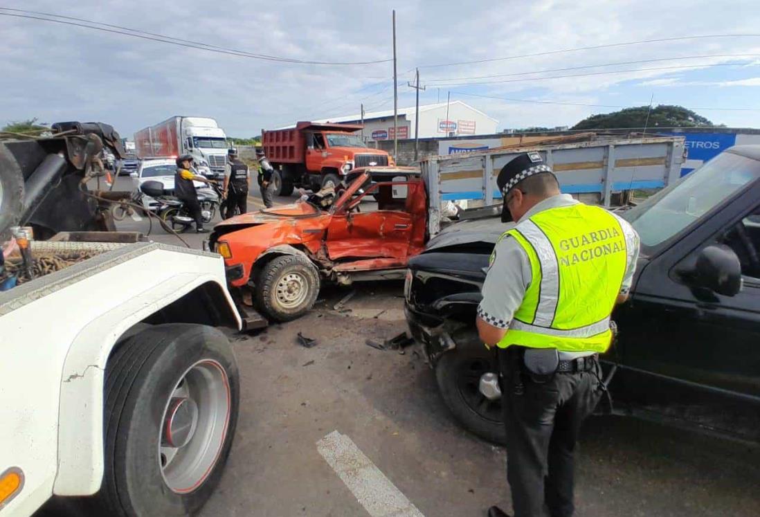 Abuelito quedó prensado tras fuerte accidente en Veracruz