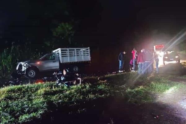 Motociclista resulta lesionado tras chocar contra auto en Naolinco
