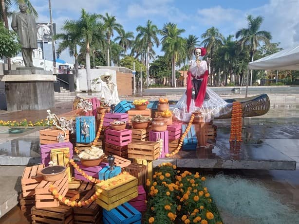 Colocan altar de muertos en honor a pescadores en el palacio de Boca del Río