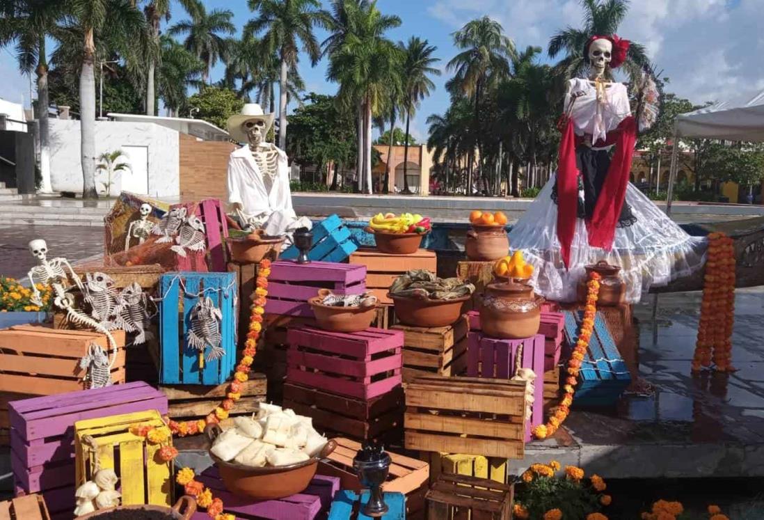 Colocan altar de muertos en honor a pescadores en el palacio de Boca del Río