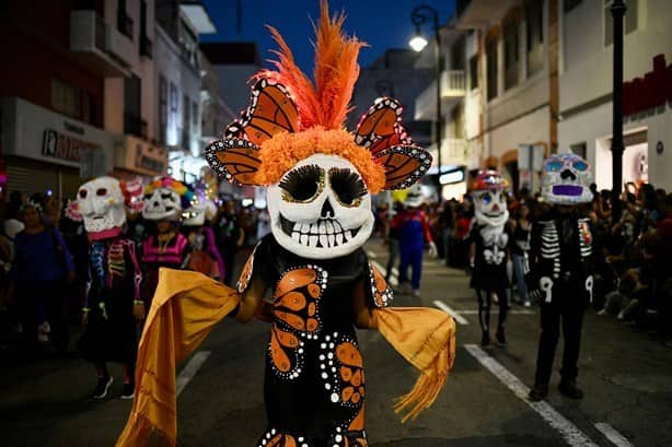 Carnaval de Catrinas en Veracruz sorprendió por su colorido y alegría | VIDEO