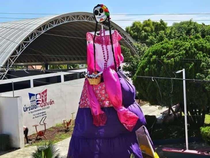 Inauguran catrina de más de 8 metros en Úrsulo Galván