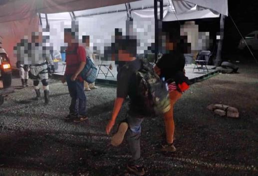 Aseguran a 81 migrantes en municipios del centro de Veracruz