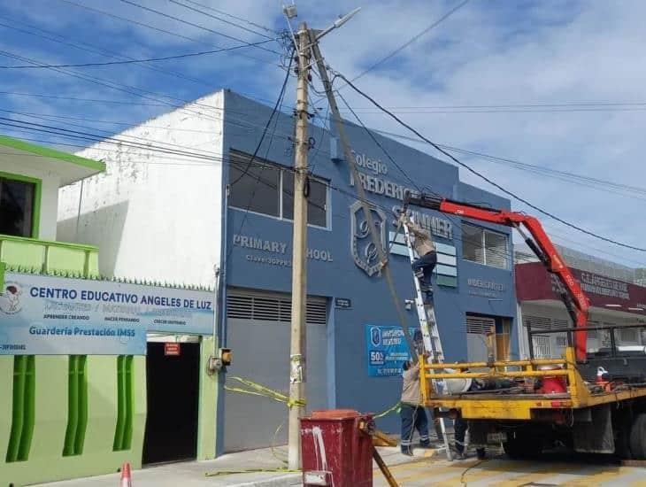 Poste peligroso en Veracruz provoca suspensión de clases en colegio