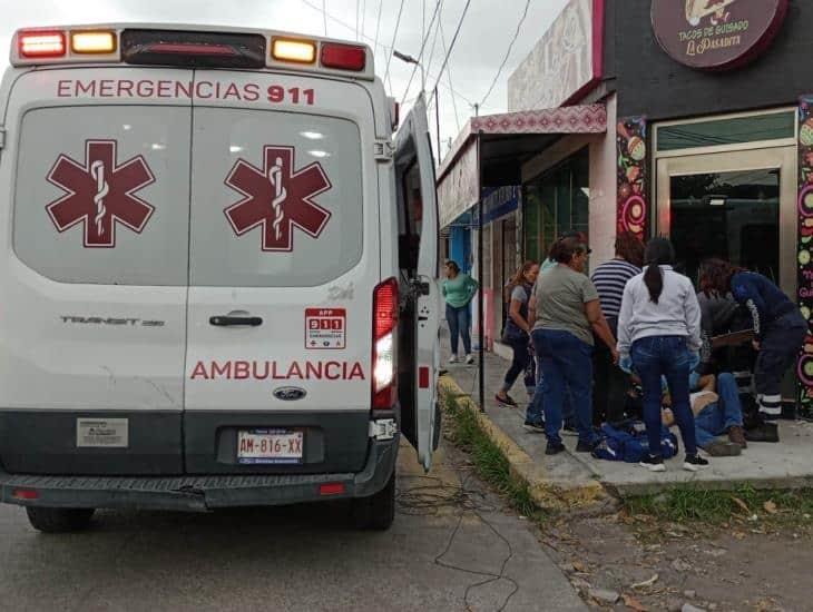 Motociclista de Soledad de Doblado choca contra negocio y termina en hospital