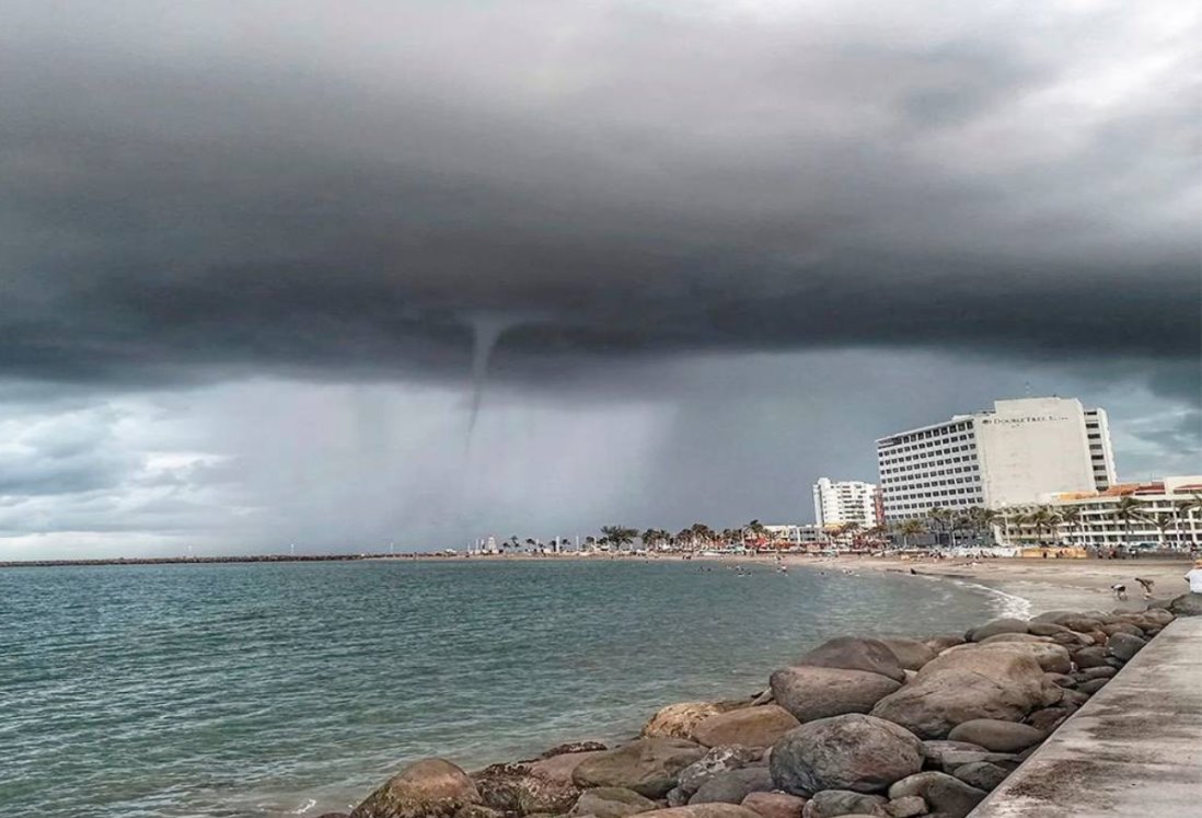 Advierten posible formación de trombas marinas por norte en Veracruz