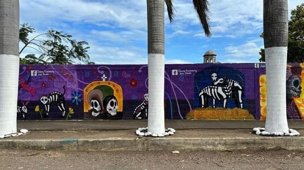 Pintan murales en panteón municipal de Cardel