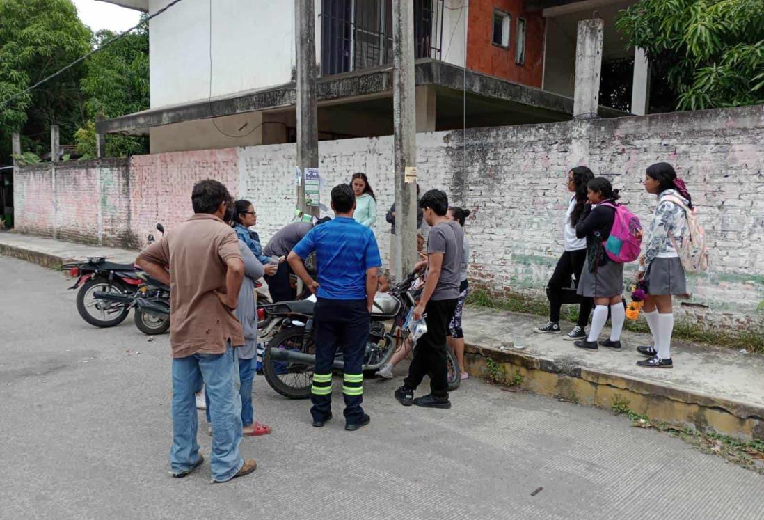 Pareja en motocicleta de Soledad de Doblado derrapa y termina con lesiones