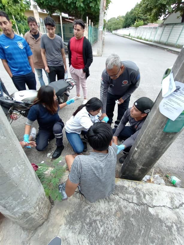 Pareja en motocicleta de Soledad de Doblado derrapa y termina con lesiones