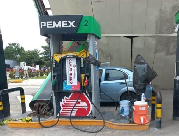 Clausuran gasolinera de Tierra Blanca tras el colapso de techo