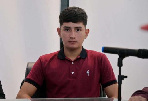 Joven de Tuxpan firma con Diablos Rojos de México