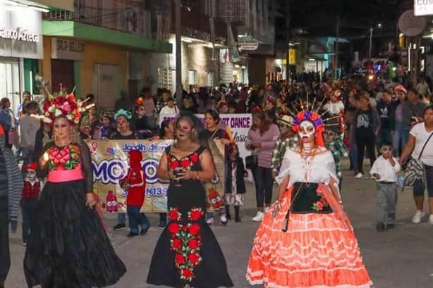 Realizan exposición de altares y desfile de Catrinas en Paso de Ovejas, Veracruz