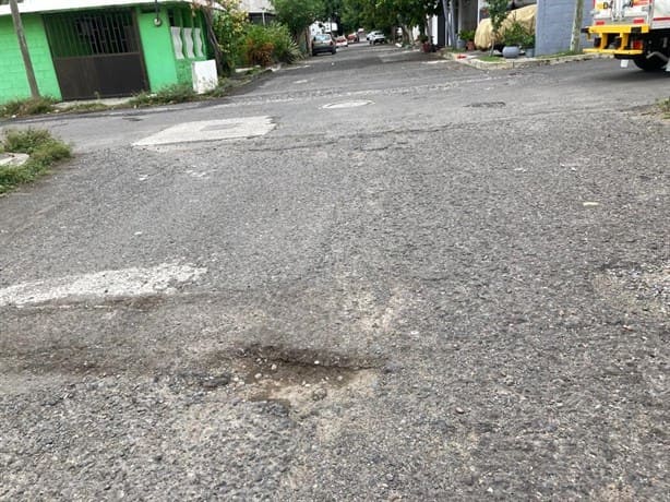 Colonia de Veracruz sufre constantes fugas de agua en sus calles